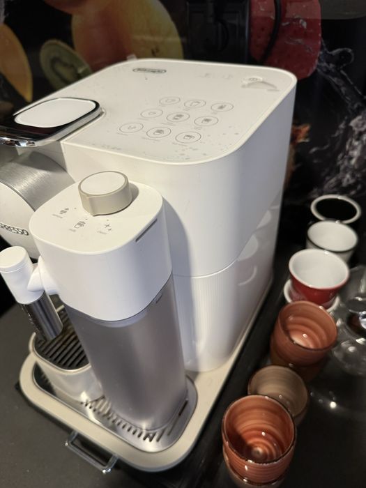 Maquina café DELONGHI Nespresso Gran Lattissima