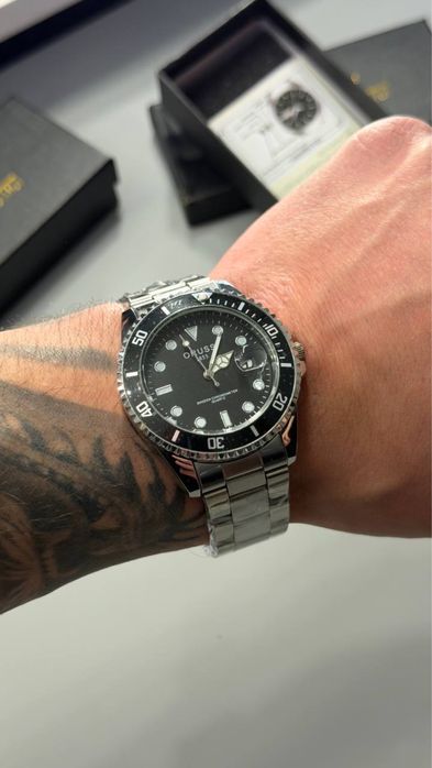 Класичний годинник який фокусує погляд