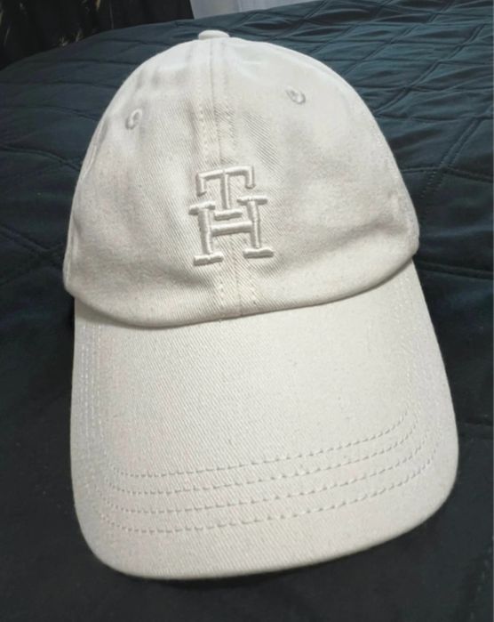 Biala czapka Tommy Hilfiger