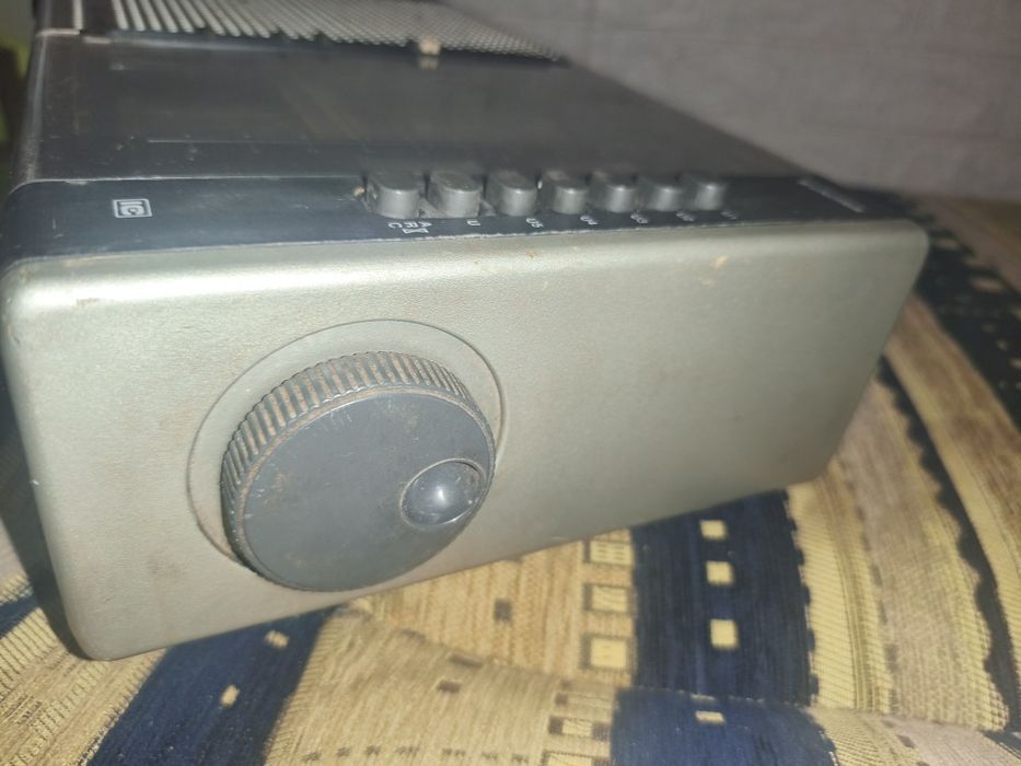 przenośny odbiornik radiowy UNITRA eltra Julia stereo