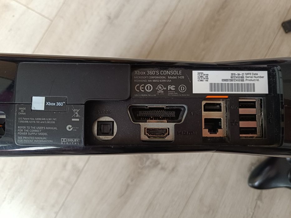 Konsola Xbox 360 Slim E 250gb pad bezprzewodowy 2 gry