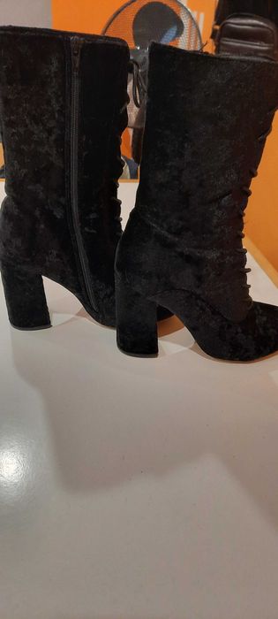 Botas pretas em veludo da marypaz - Tam 37