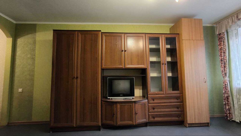 Продається гостинка з ремонтом та меблями на б-рі Івана Каркача!