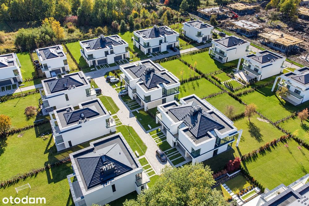 Przestronny dom z wykończeniem w osiedlu Hampton Residence Wilanów