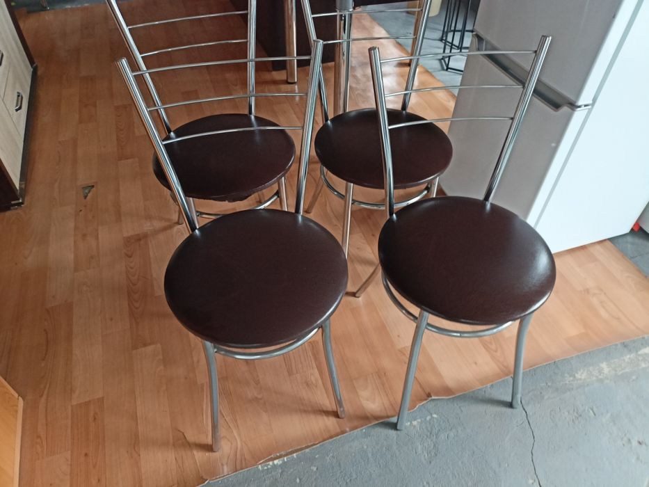 Krzeska kuchenne w bardzo dobrym stanie!!!