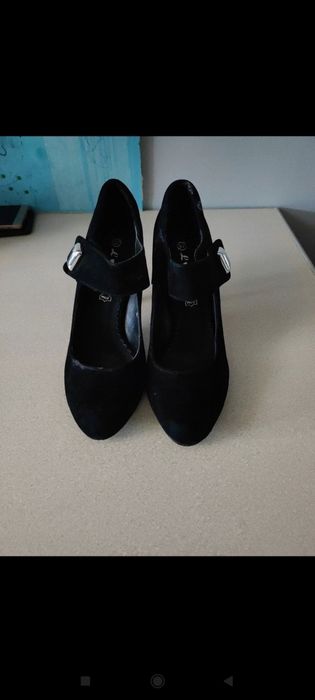 Szpilki zapinane do kostki