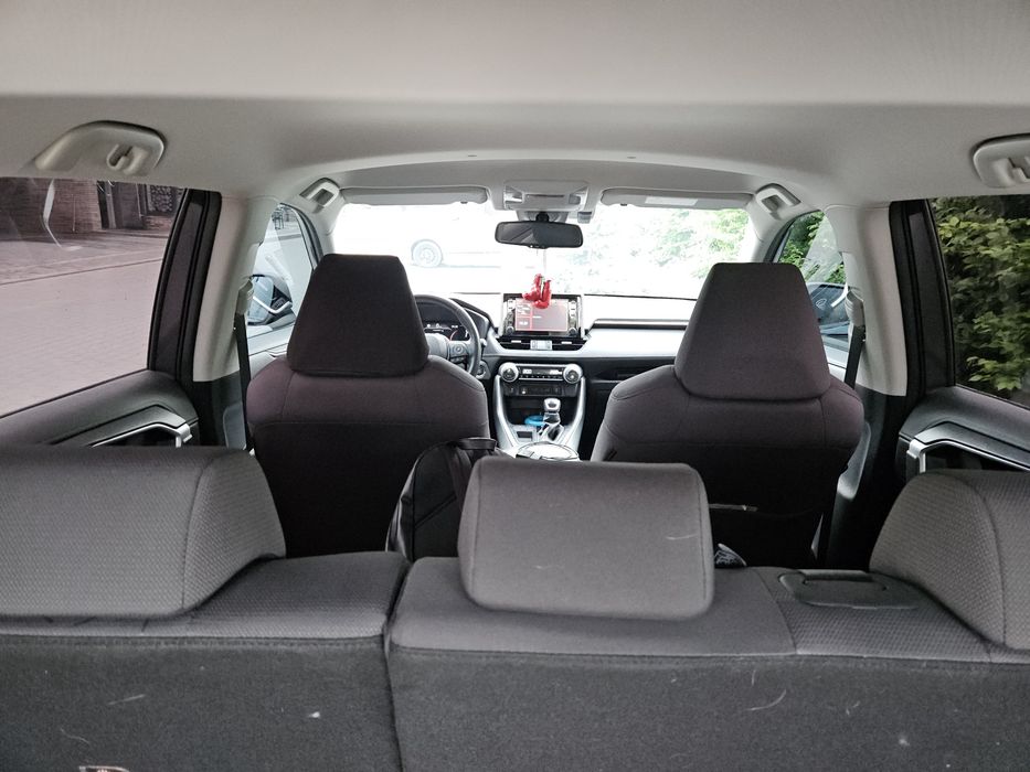 Продається офіційна Toyota RAV4 2022 року