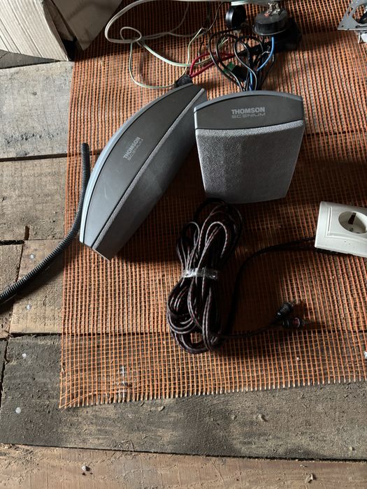 Продам дві колонки за 100гр