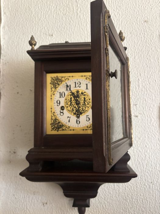 Relogio antigo de madeira escura