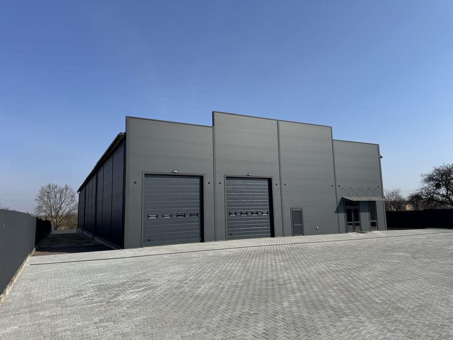 Продаж сучасного складського приміщення. 1200м², 42сот. в 7 км від Львова в с.Бартатів з прямим виїздом на логістичний шлях М11 Львів–Шегині.