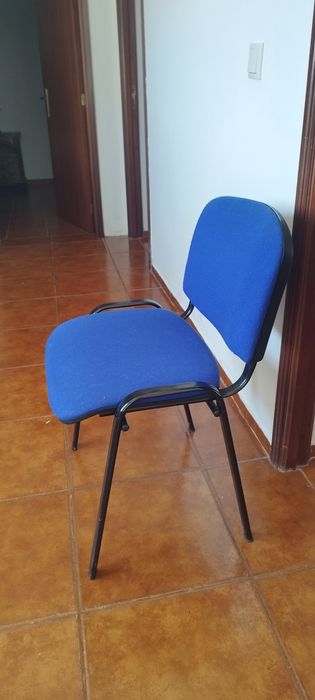Cadeiras de escritório em bom estado