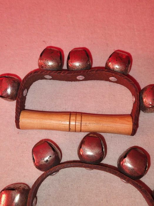 Três Guizeiras e um par de maracas