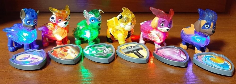 Щенячий патруль, мега цуценята зі світлом, зі значками