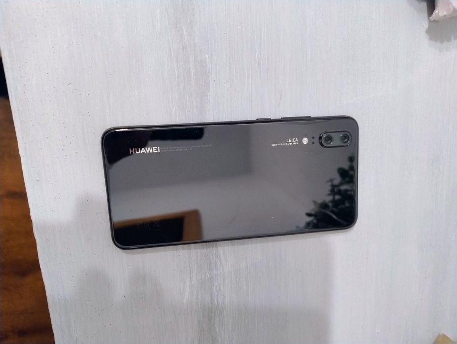 Huawei P20, 4/128, etui