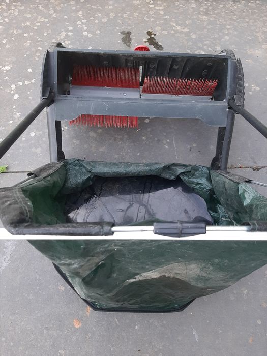 Zamiatarka do liści i trawy