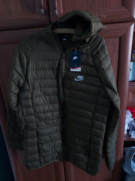 Kurtki damskie zimowe. Wyszywane logo.  Rozmiar S.M.