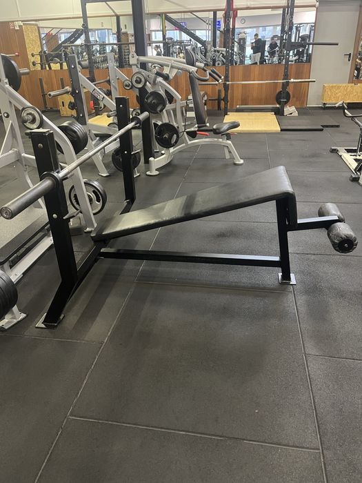 Banco supino declinado