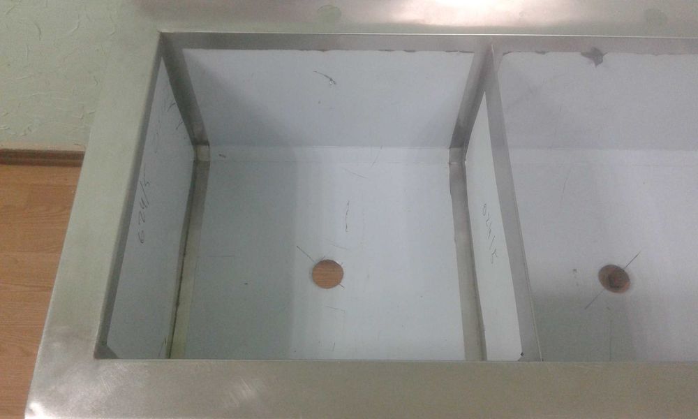 Мойка двухсекционная из нержавеющей стали