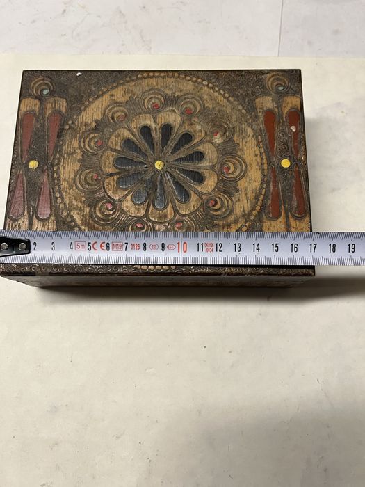 Stara drewniana szkatułka przybornik skrzyneczka PRL