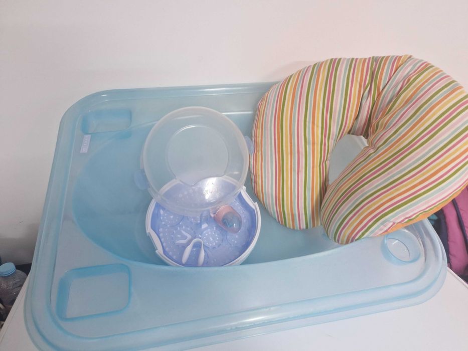Almofada amamentação, banheira e esterilizador