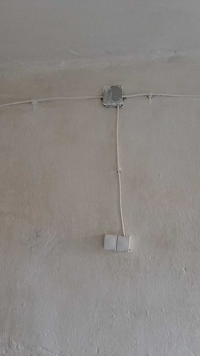Wynajmę Garaż 19,7 m² | Pełne Oświetlenie + 4 Gniazdka | Czysty i Bezpieczny