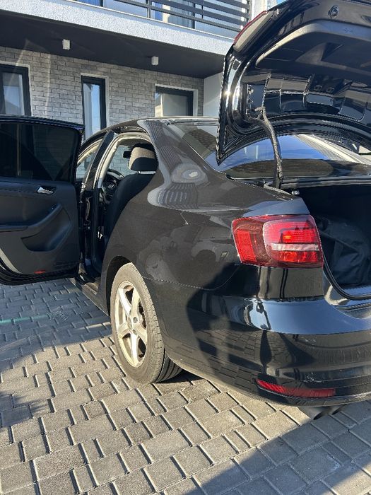 Volkswagen Jetta 2016 року випуску, 1.4 TSI, бензин, чорного кольору.