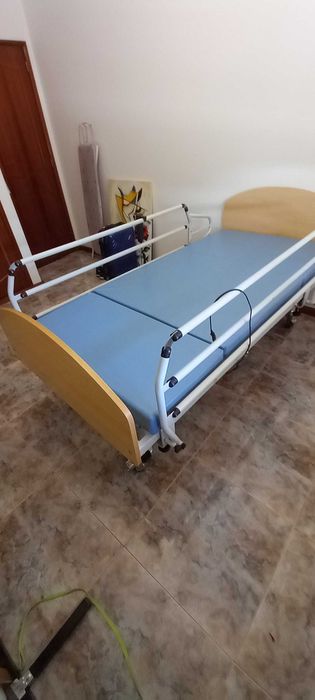 Cama de cuidados elétrica mais colchão anti escaras e compressor.