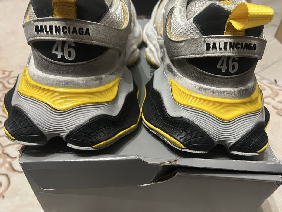 Balenciaga cargo