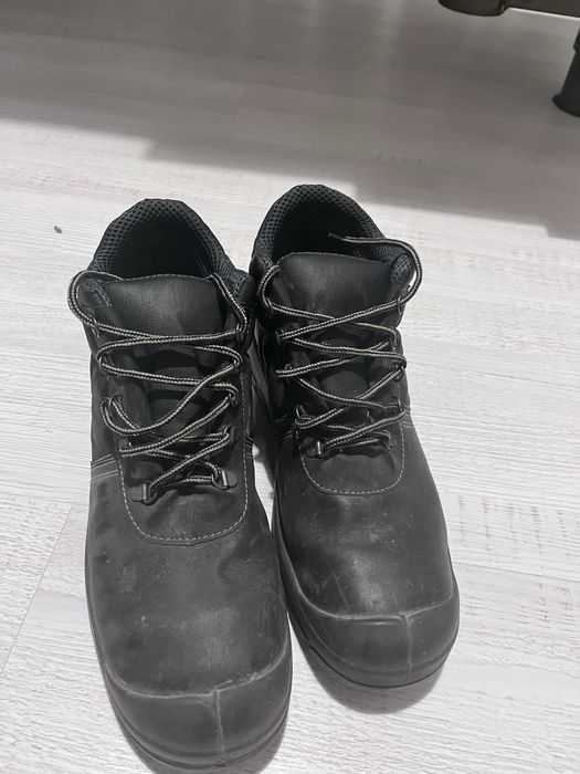 Продам Спецвзуття 43