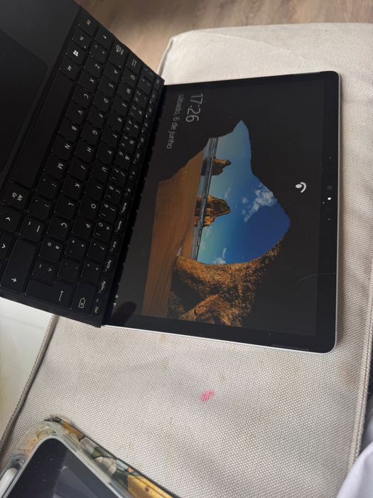 Microsoft Surface Go + Teclado + Cartão 64GB