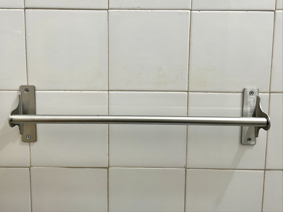 Conjunto 1 toalheiro + 2 ganchos + 1 porta rolos