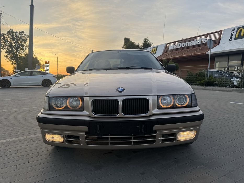 Bmw e36 320i.