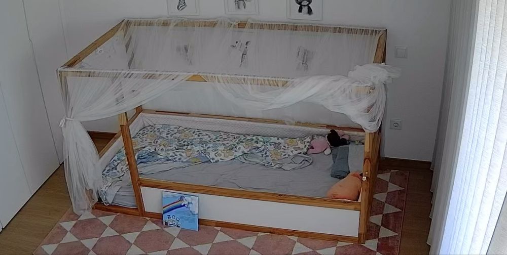 Cama Montessori Infantil em Madeira – Muito Bom Estado