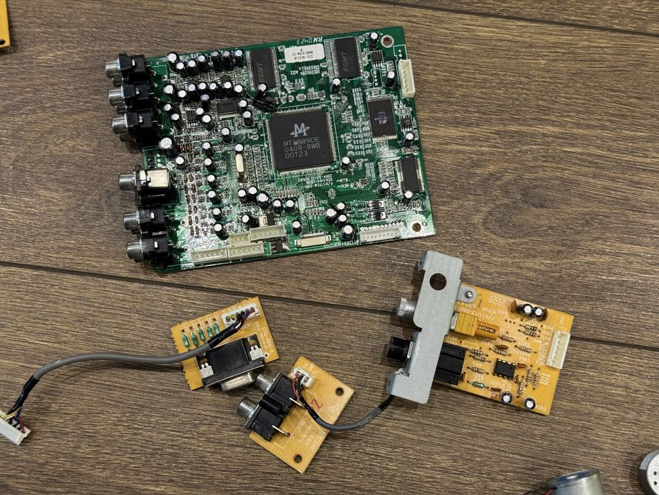 Радиодетали, платы с рабочего dvd плеера с микрофоном