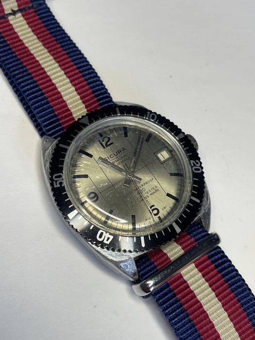 Relogio sicura diver a trabalhar