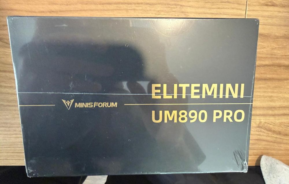 Nowy zaplombowany MINI-PC Minis Forum UM890 Pro Ryzen 9 8945HS 32GB RAM + 1TB