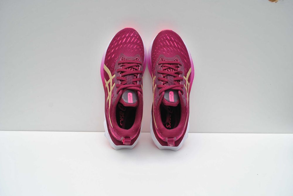 Buty do biegania Asics Novablast 2