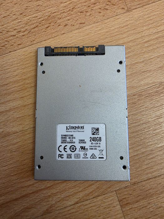 Kingston 240gb ssd диск ссд Стан гарний для ноутбука або системного блока