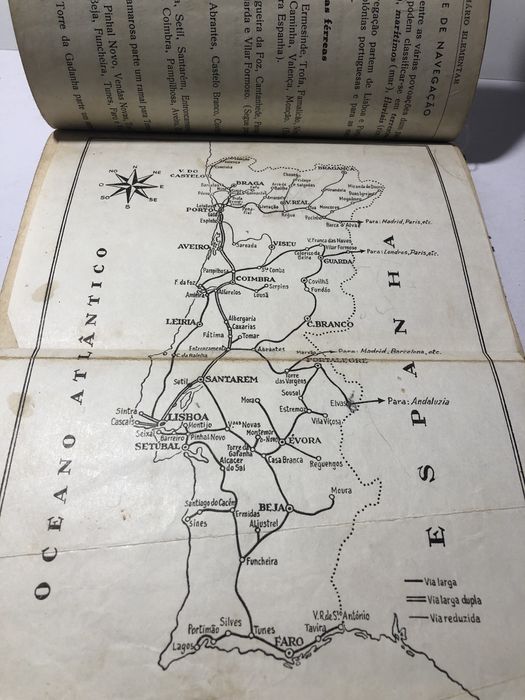 Livro antigo geografia de Portugal