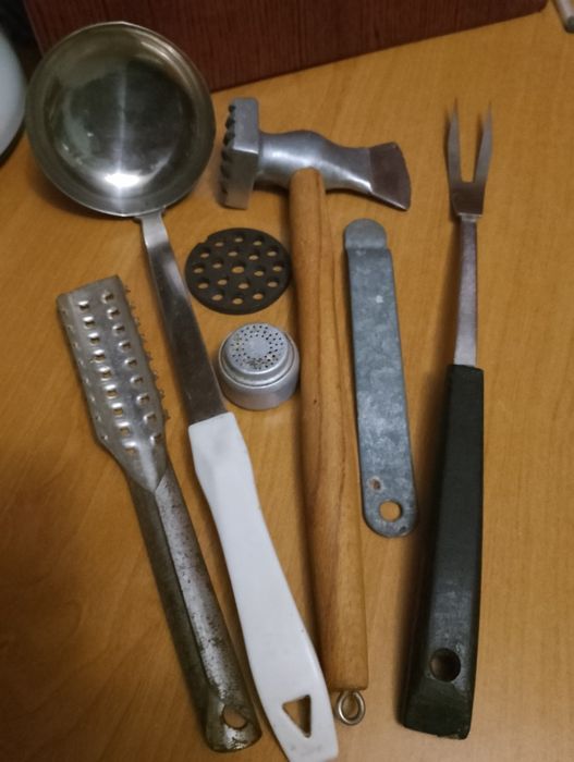 Набір металевих банок,кип'ятильник, черпак ,скляні банки для сипучих .