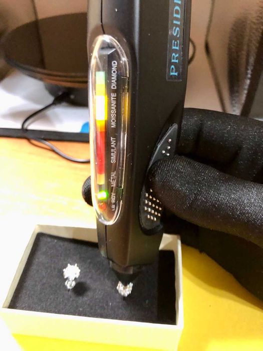 Серьги серебро с чистым муассанитом 2.0 карат