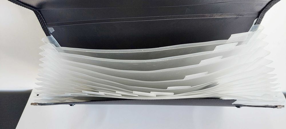 Pasta porta-documentos A4 de plástico com 13 bolsos