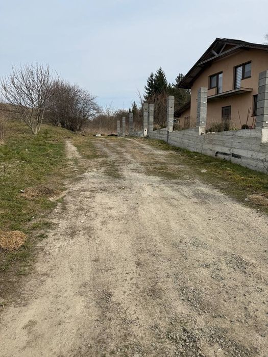 Земельна ділянка 10 сотих в затишному місці
