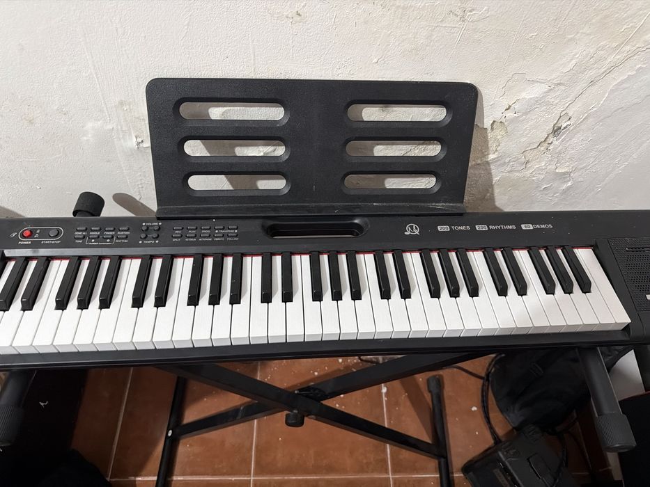 Teclado eletrônico MQ Yuedan 6191 de 61 teclas, modelo para iniciantes.