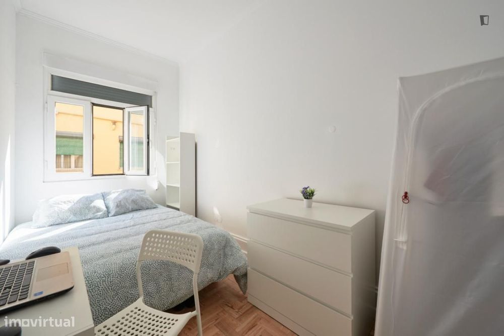 Quarto - localizado em Marquês de Pombal Lisbon