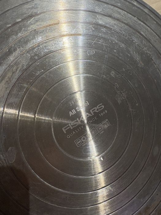 Patelnie nierdzewne Fiskars