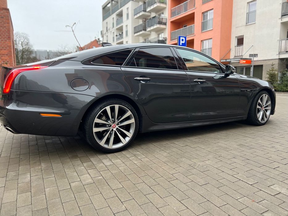 Jaguar XJ