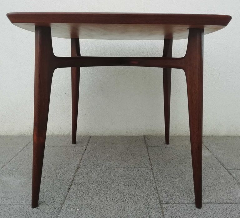Mesa Olaio em sucupira