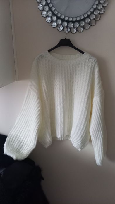 Piękny sweter dzwonek śmietankowy uni s m l xl nowy Włochy
