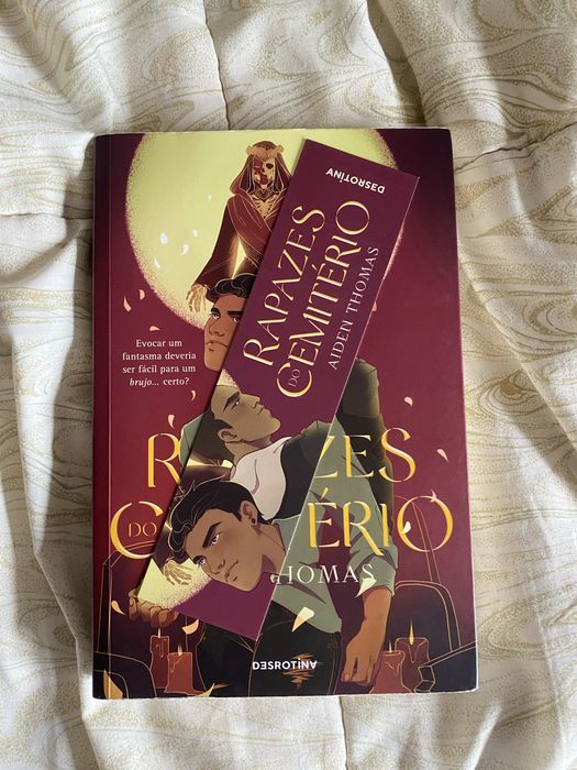 Rapazes do Cemitério de Aiden Thomas